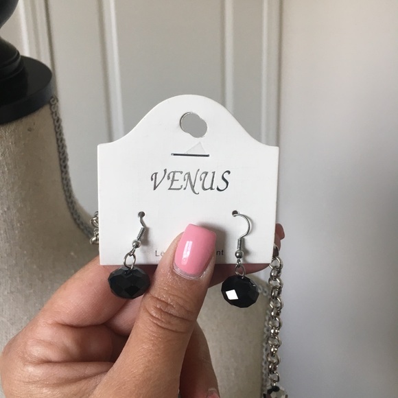 Black and Silver necklace set - Picture 2 of 4